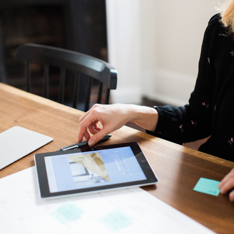 An engaging depiction of niche blogging and affiliate marketing strategies, illustrating the concept of targeted content creation and monetization.